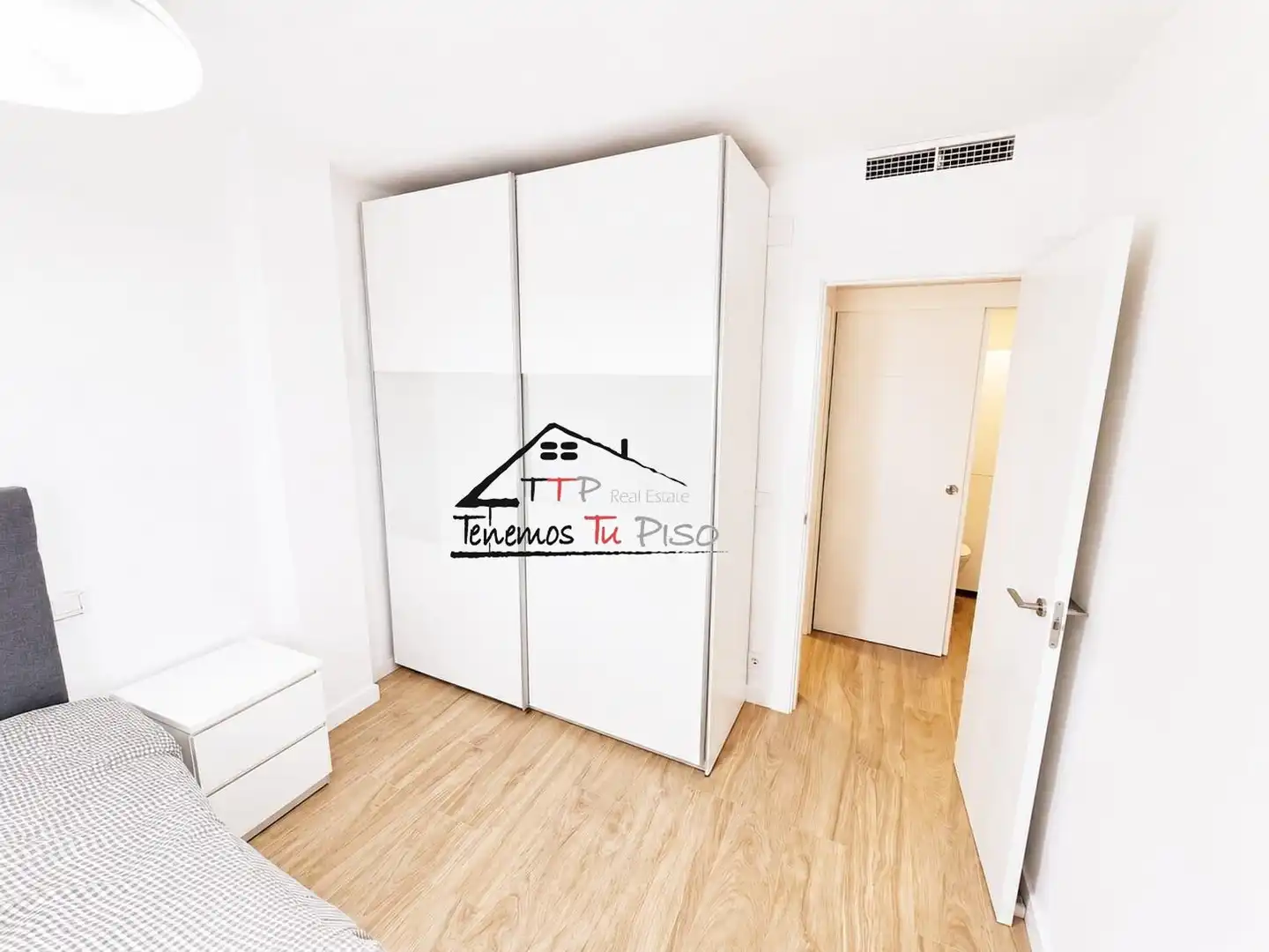 Bedroom of Flat for rent in Zaragoza  with Air Conditioner, Heating and Parquet flooring