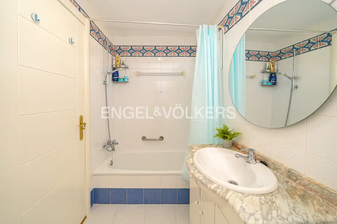 Baño de Apartamento en venta en Benidorm con Aire acondicionado, Trastero y Amueblado