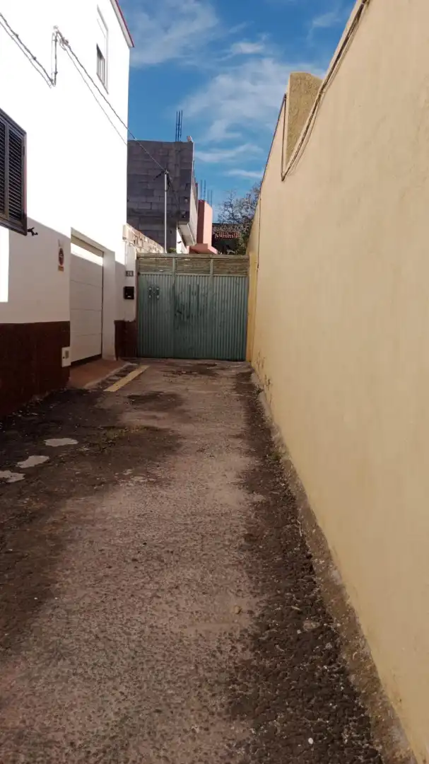 Aparcament de Casa adosada en venda en Guía de Isora amb Jardí privat i Terrassa