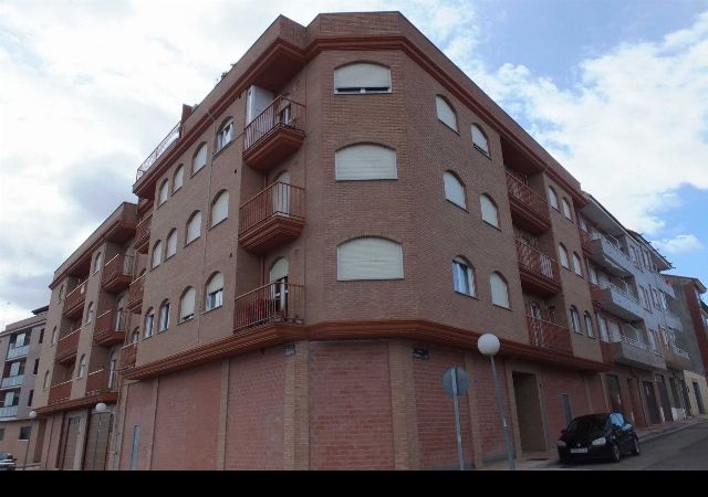 Außenansicht von Garage zum Verkauf in Cenicero