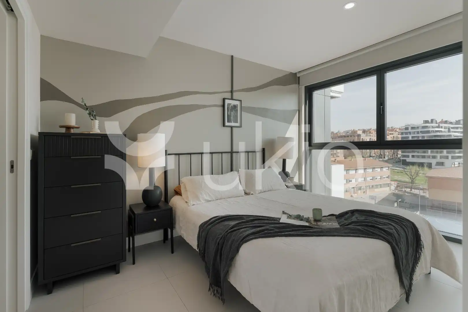 Dormitori de Apartament de lloguer en Madrid amb Aire condicionat, Calefacció i Moblat