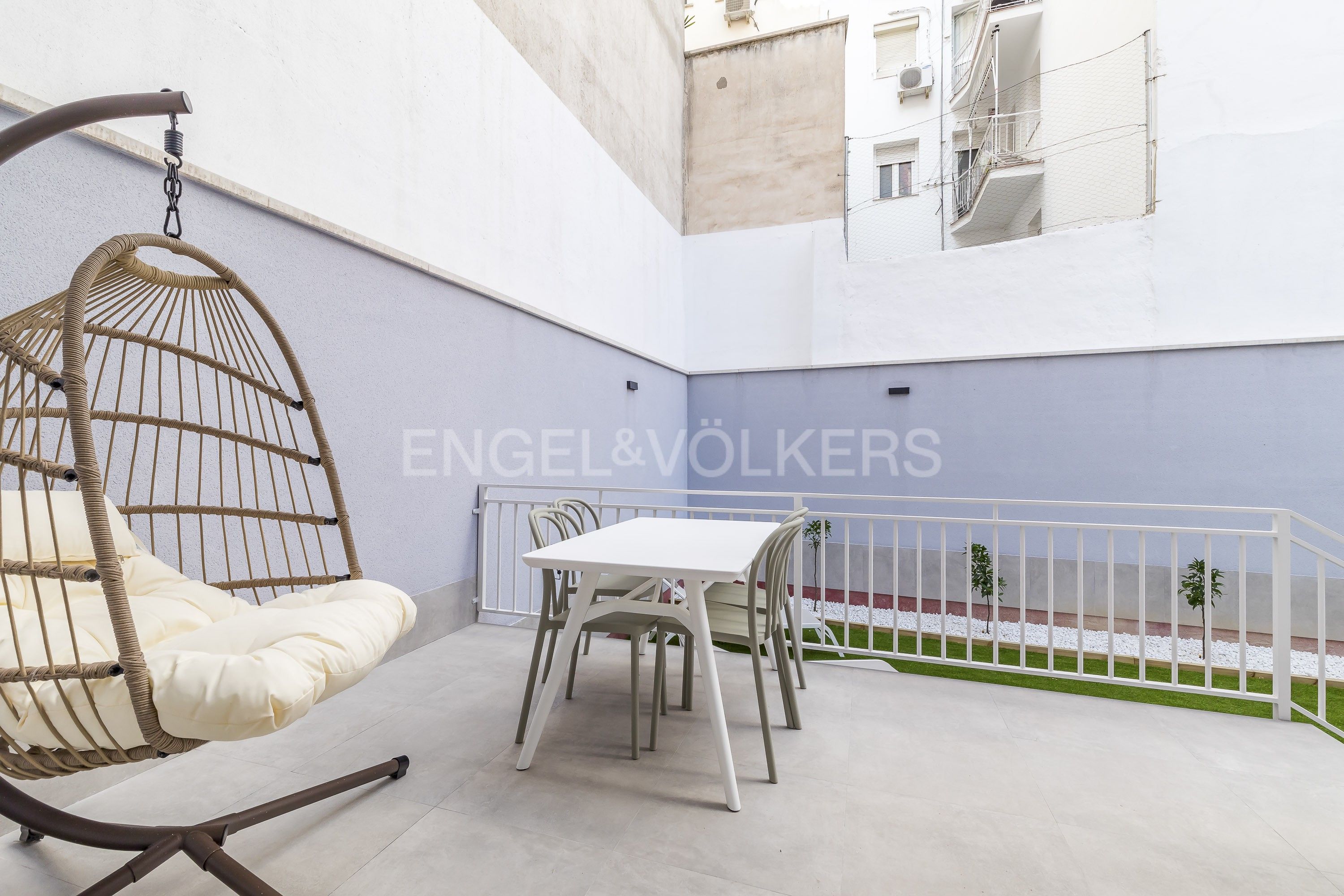 Terraza de Apartamento de alquiler en  Madrid Capital con Aire acondicionado, Calefacción y Amueblado