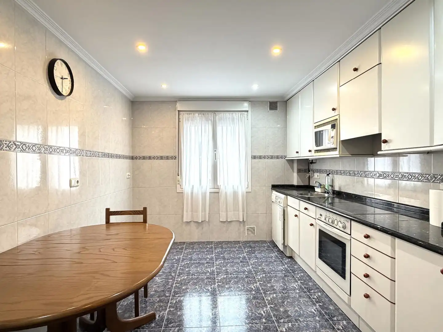 Cocina de Piso en venta en Lasarte-Oria con Calefacción, Parquet y Terraza