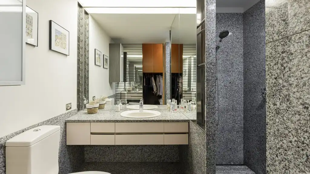 Badezimmer von Wohnungen zum Verkauf in Barcelona mit Klimaanlage, Heizung und Terrasse
