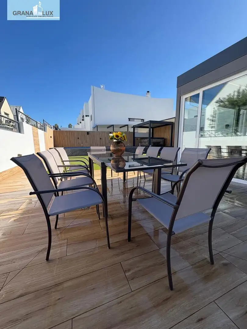 Terrassa de Casa adosada en venda en Albolote amb Jardí privat, Piscina i Alarma