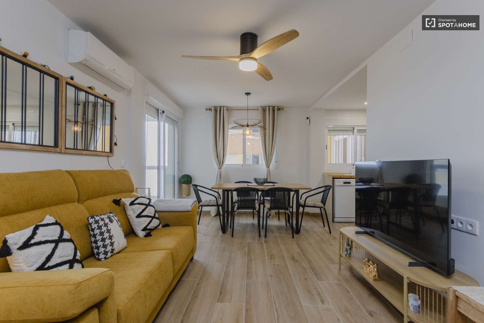 Sala d'estar de Apartament per a compartir en El Puig de Santa Maria amb Aire condicionat i Terrassa