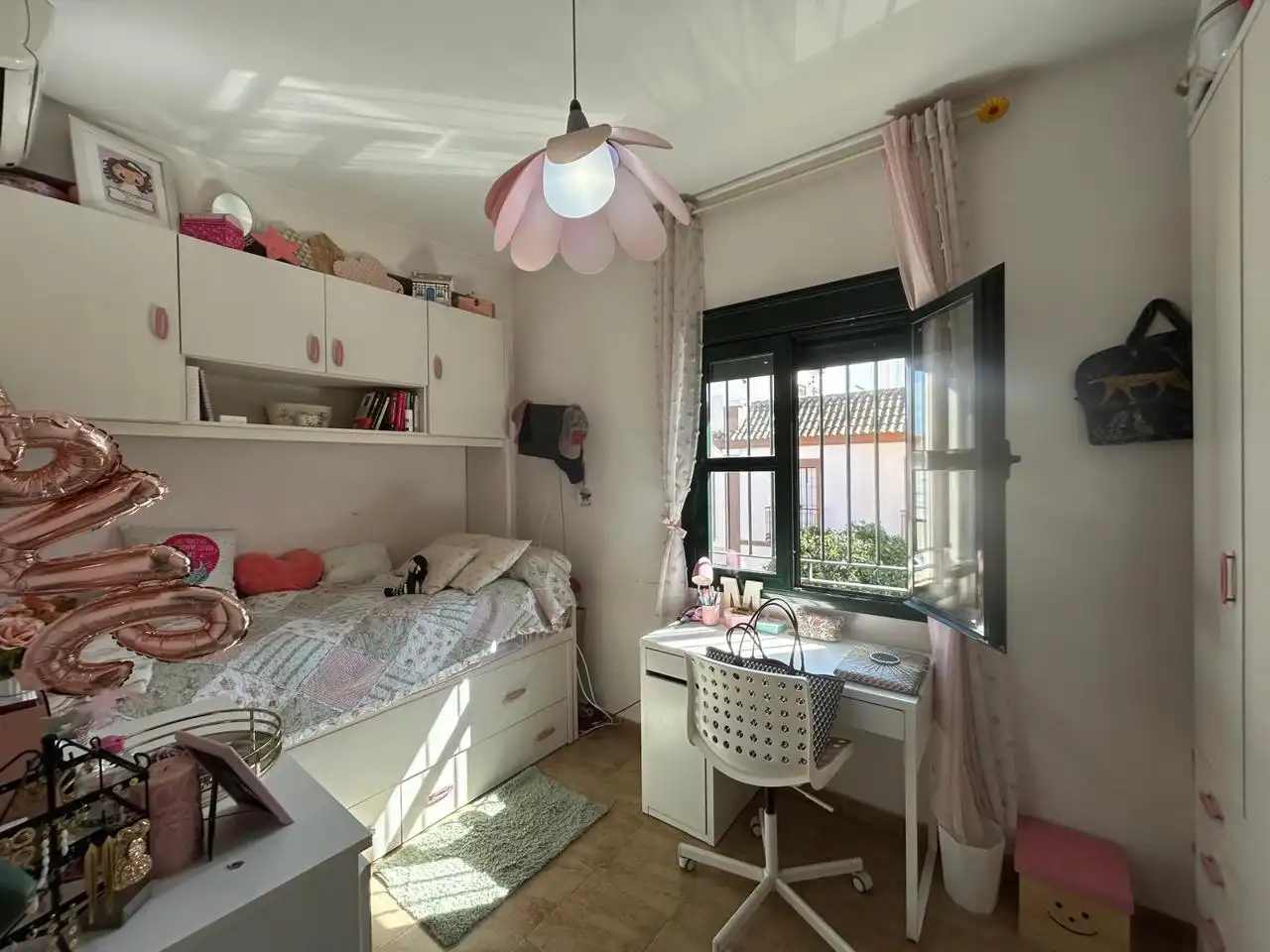 Dormitori de Casa o xalet en venda en Dos Hermanas amb Aire condicionat, Calefacció i Terrassa
