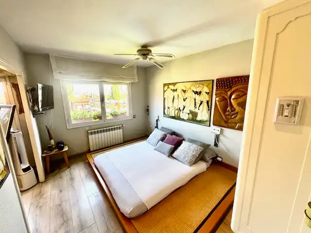 Habitación de Casa adosada en venta en Sant Cugat del Vallès con Aire acondicionado, Calefacción y Parquet