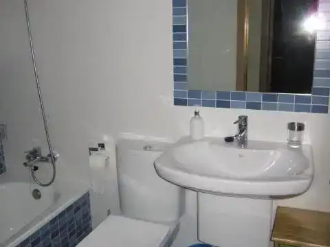 Badezimmer von Wohnung zur Miete in Foz mit Privatgarten, Parkett und Schwimmbad
