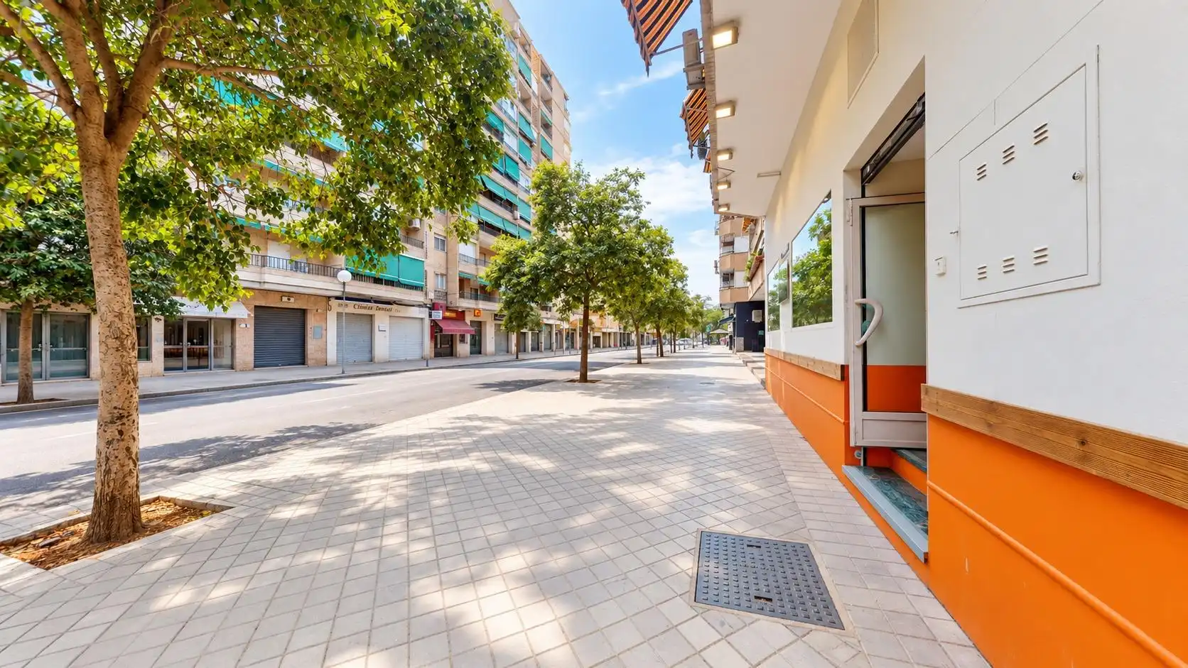 Vista exterior de Local en venta en Granada con Aire acondicionado y Amueblado