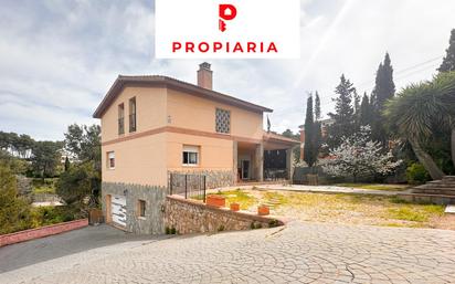 Vista exterior de Casa o xalet en venda en Vallirana amb Calefacció, Jardí privat i Terrassa
