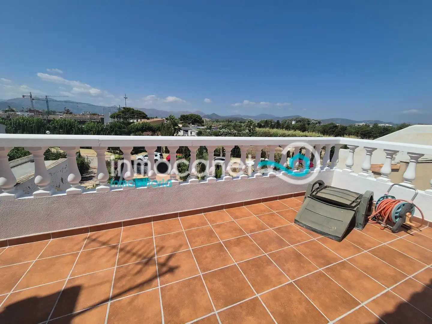 Terrassa de Casa adosada en venda en Oliva amb Jardí privat, Terrassa i Piscina
