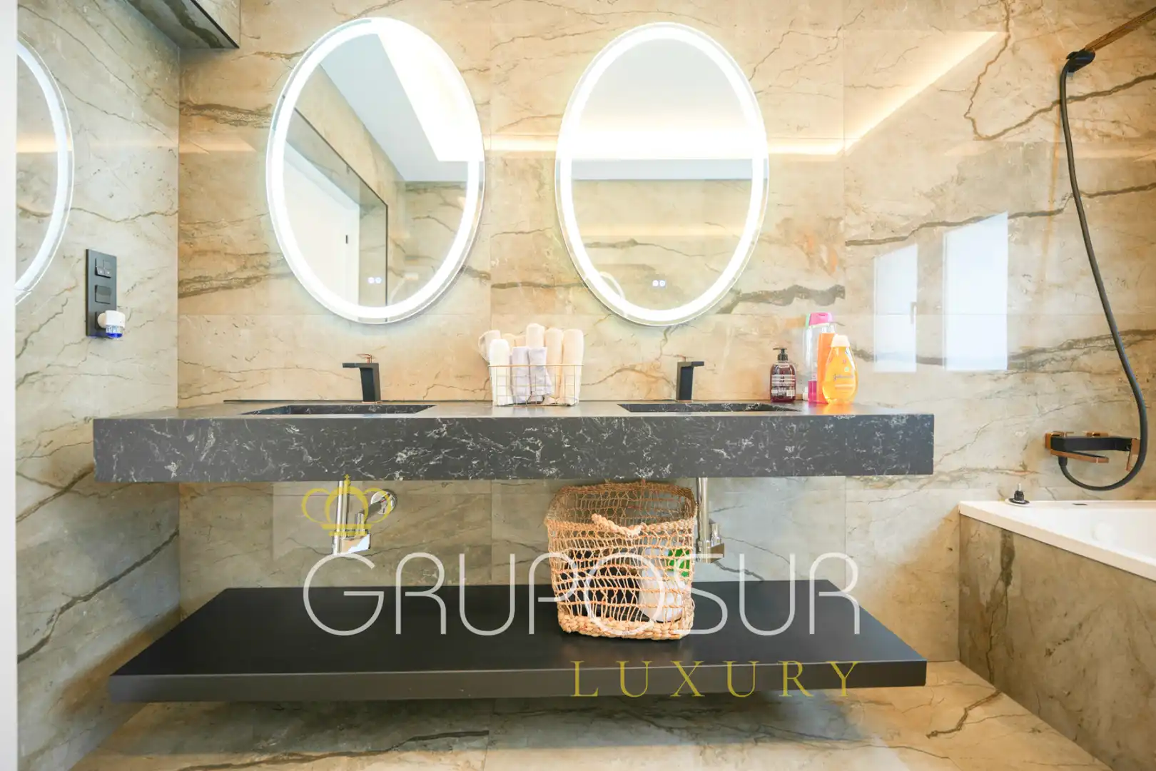 Baño de Casa o chalet en venta en Valladolid con Aire acondicionado, Calefacción y Jardín privado