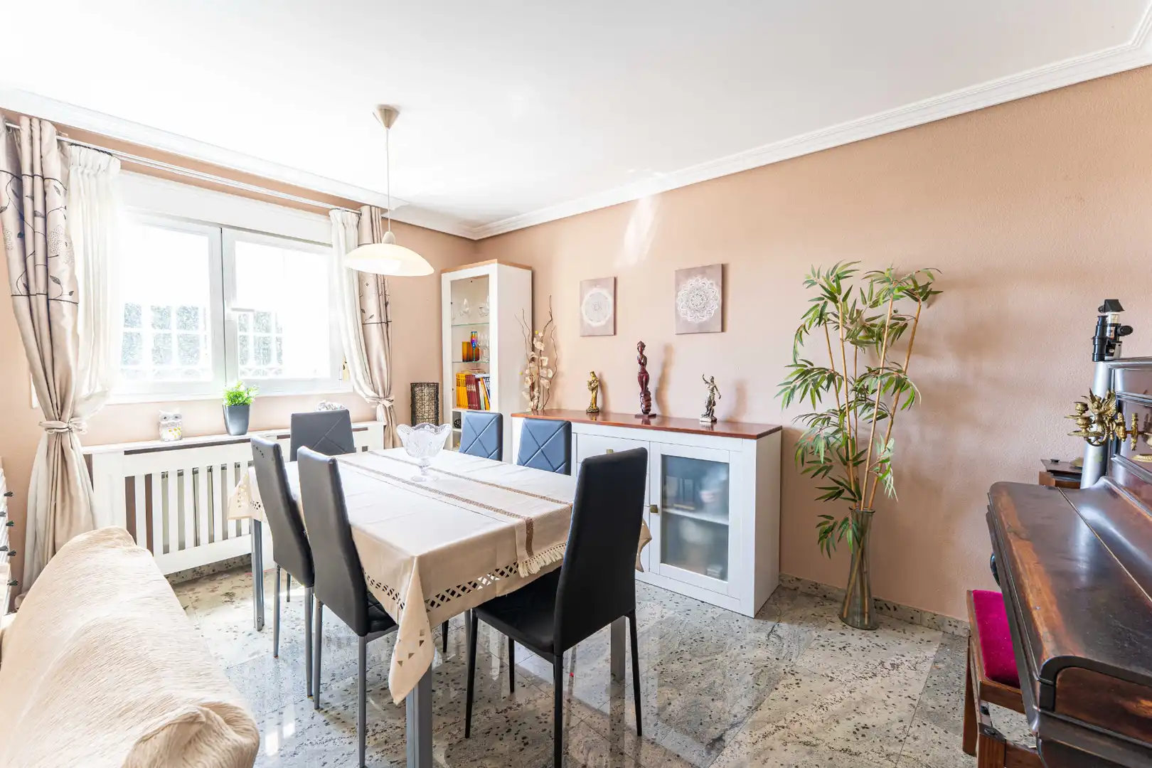 Comedor de Casa adosada en venta en Torrelodones con Calefacción, Jardín privado y Terraza