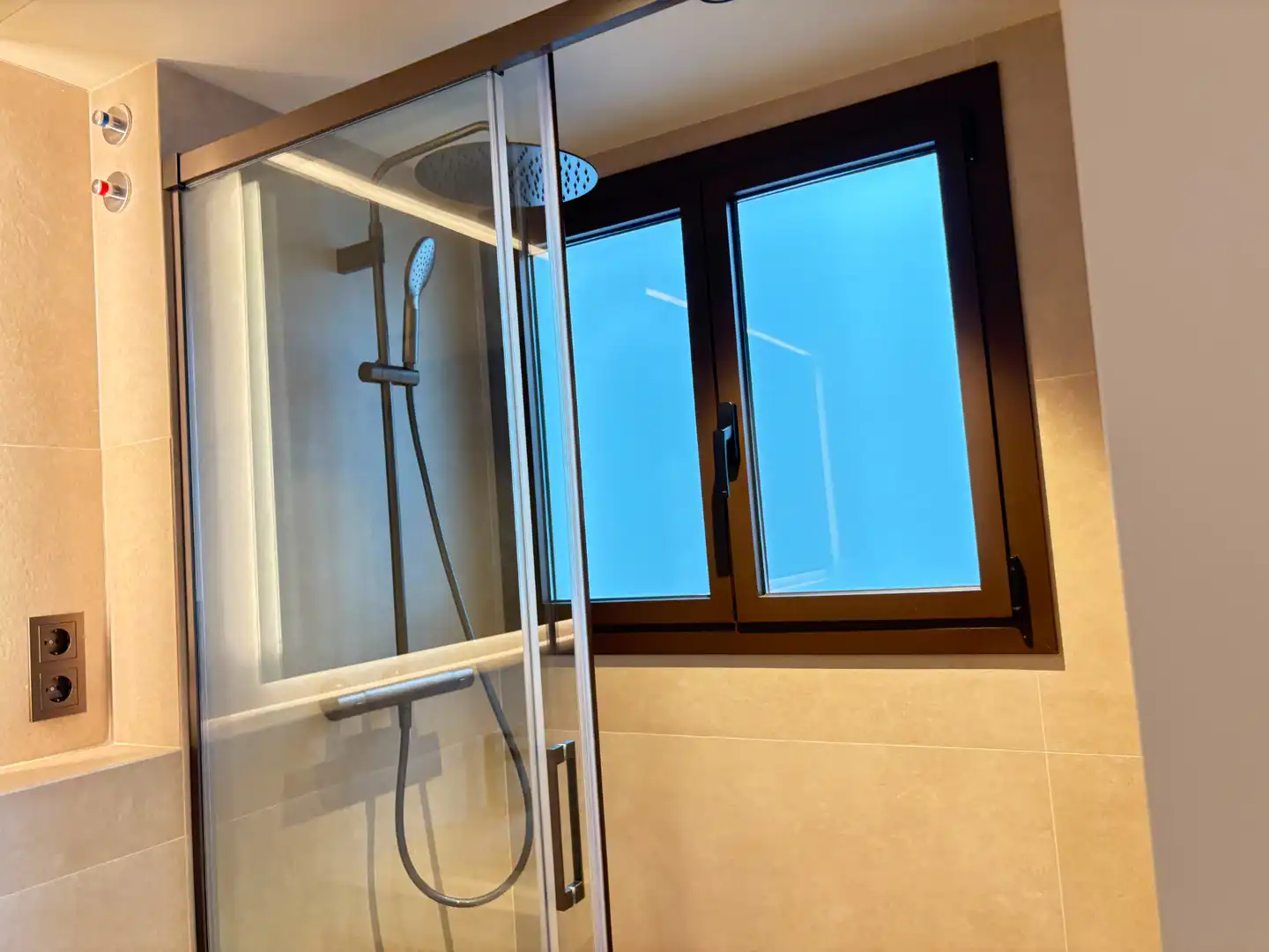 Baño de Ático en venta en Barcelona con Aire acondicionado, Parquet y Terraza
