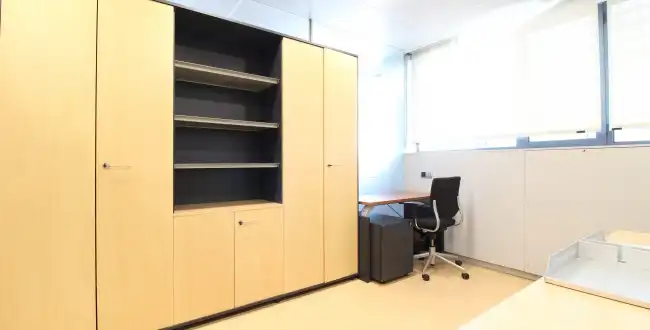 Büro zur Miete in Girona mit Klimaanlage, Heizung und Balkon