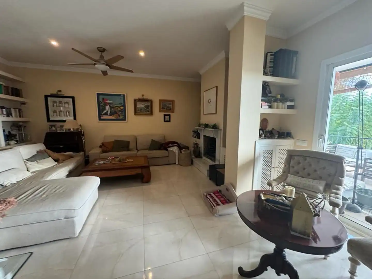 Sala d'estar de Casa o xalet de lloguer en Benahavís amb Aire condicionat, Terrassa i Moblat