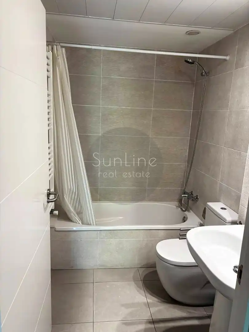 Bathroom of Flat for rent in Valencia  with Air Conditioner, Terrace and Furnished