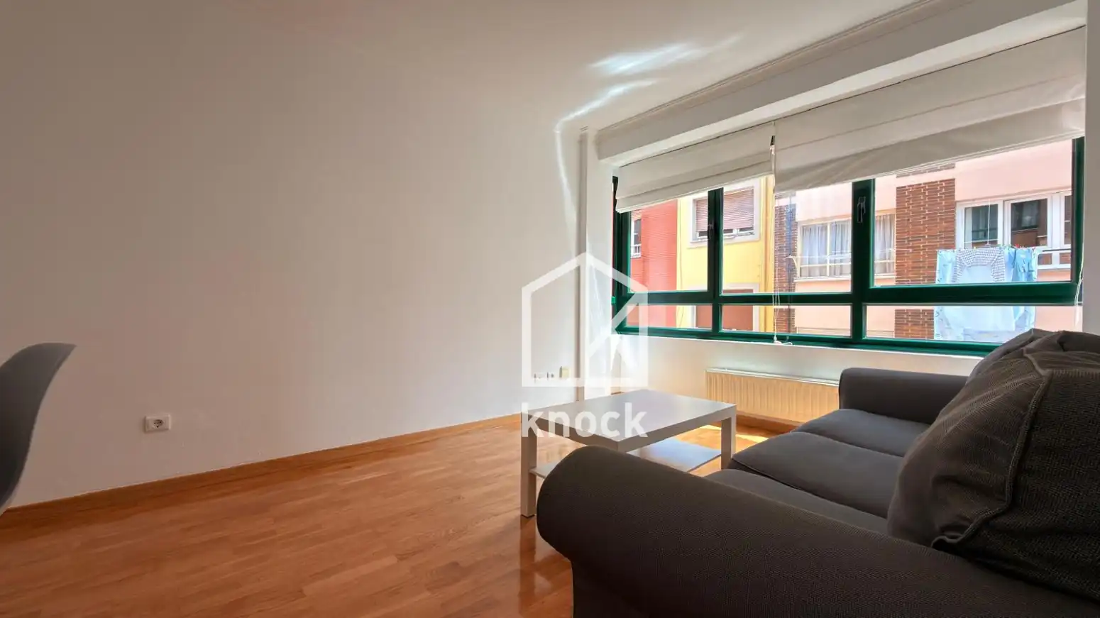 Vista exterior de Piso en venta en Oviedo  con Calefacción