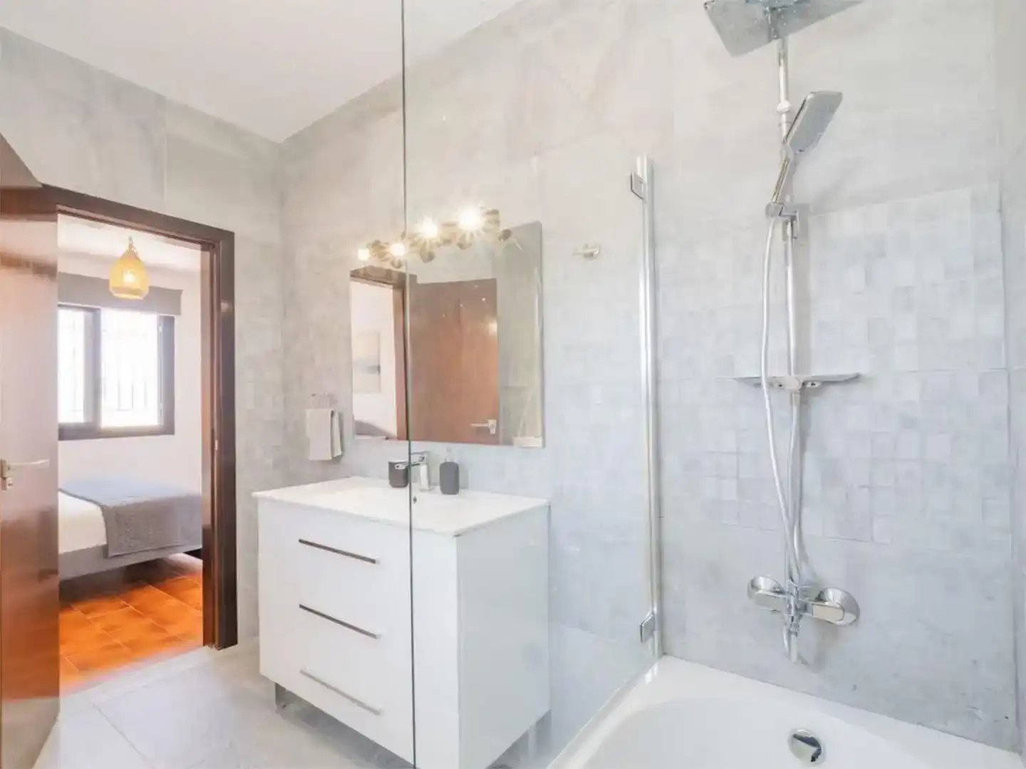 Baño de Casa o chalet de alquiler en Benalmádena con Aire acondicionado, Jardín privado y Piscina