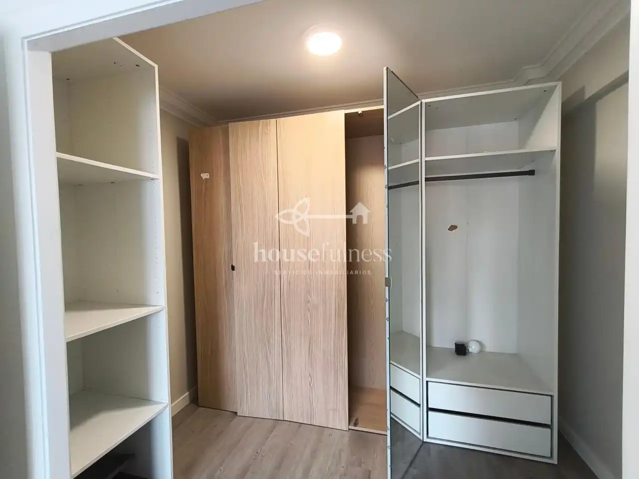 Schlafzimmer von Wohnung zum Verkauf in Ferrol mit Möbliert und Balkon