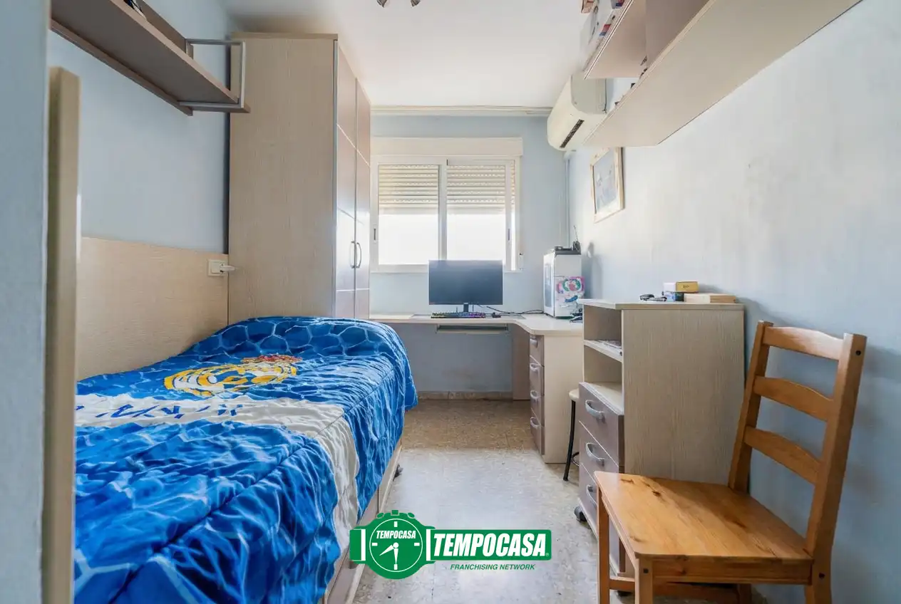 Schlafzimmer von Wohnung zum Verkauf in Valencia mit Klimaanlage und Balkon