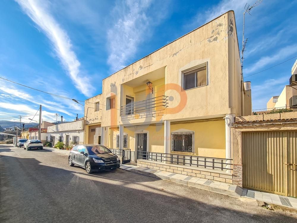 Vista exterior de Casa o xalet en venda en Olula del Río amb Jardí privat, Terrassa i Traster