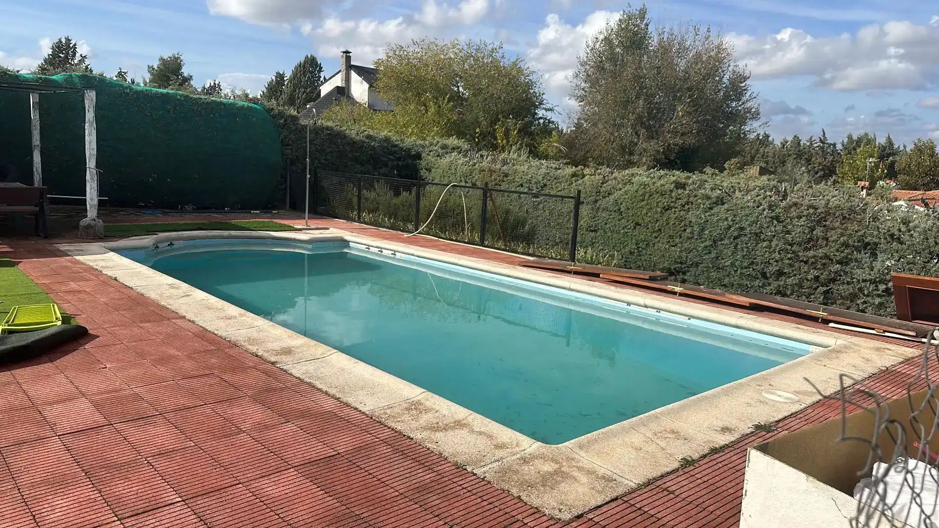 Piscina de Casa o chalet para compartir en Barajas de Melo con Aire acondicionado, Jardín privado y Parquet