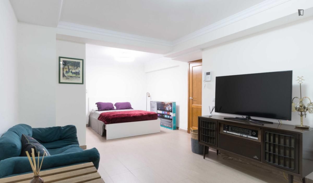 Dormitori de Apartament per a compartir en Las Palmas de Gran Canaria amb Moblat, Forn i Rentadora