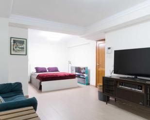 Dormitori de Apartament per a compartir en Las Palmas de Gran Canaria amb Moblat, Forn i Rentadora