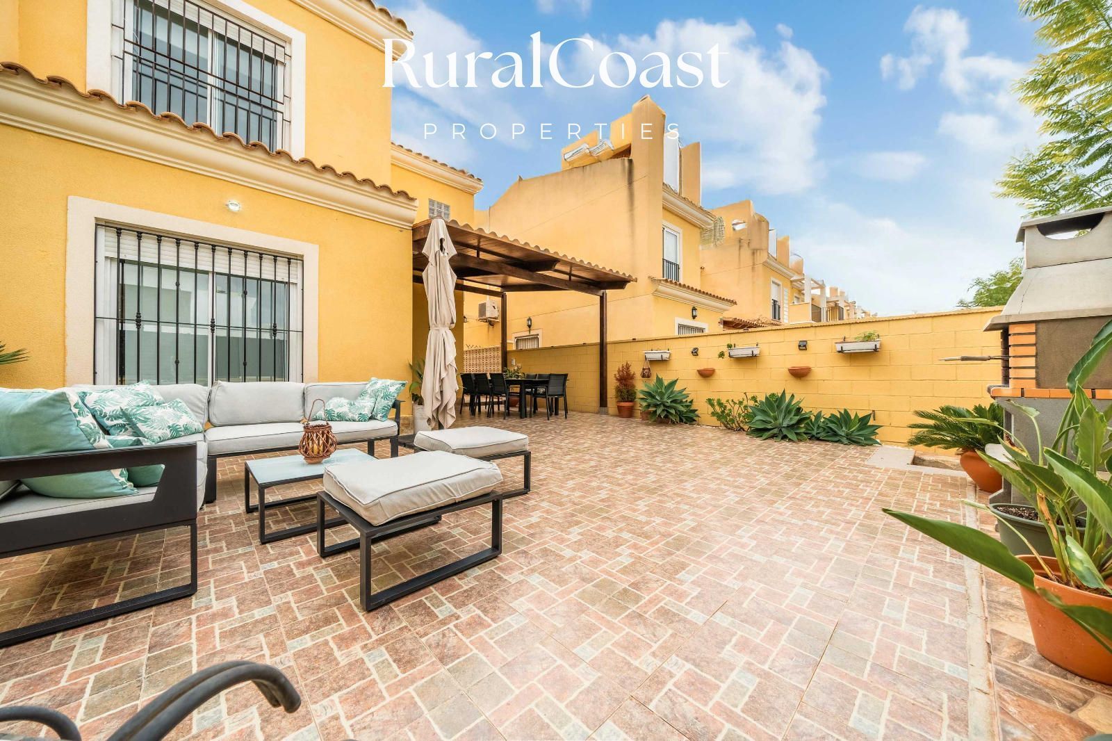Vista exterior de Casa o xalet en venda en El Campello amb Aire condicionat, Calefacció i Terrassa