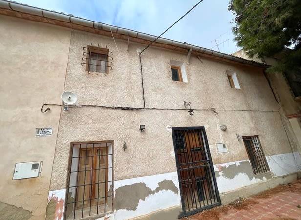 Casa adosada en Venta en Diseminado Alberquilla en Jumilla