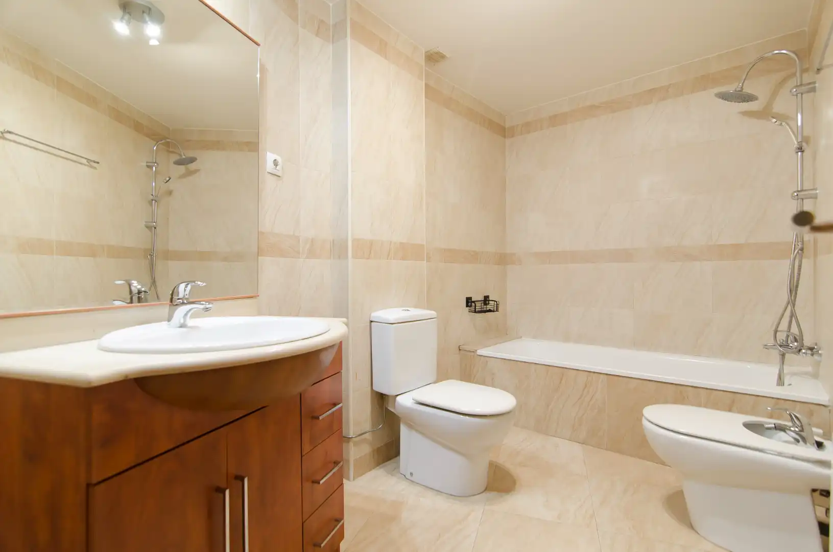 Bathroom of Flat for rent in Sallent  with Heating, Storage room and Oven