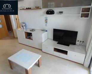 Sala d'estar de Apartament de lloguer en Benidorm amb Jardí privat, Terrassa i Piscina comunitària
