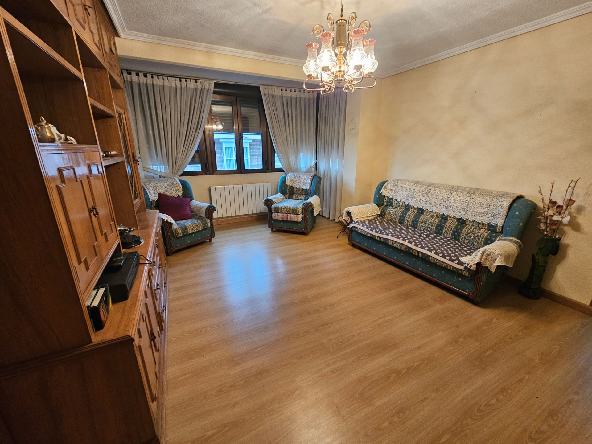 Sala d'estar de Pis en venda en  Madrid Capital amb Calefacció, Parquet i Forn