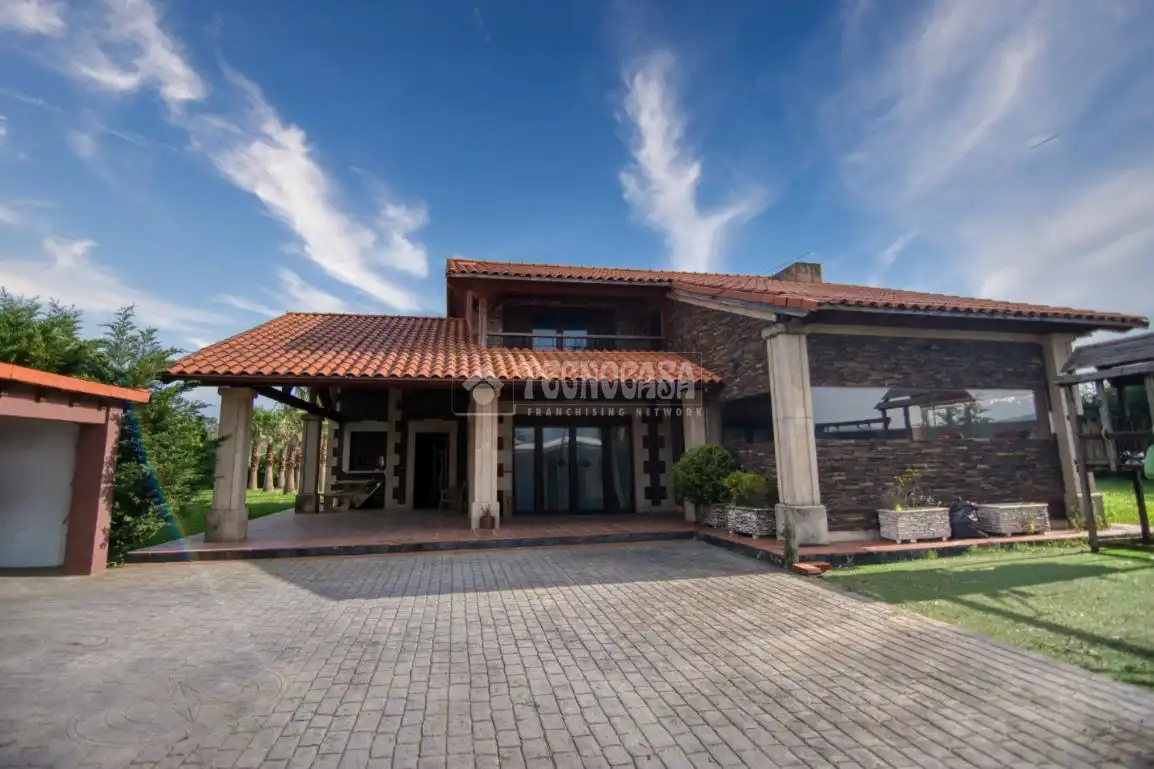 Exterior view of Houses for sale in Polanco  with Swimming Pool