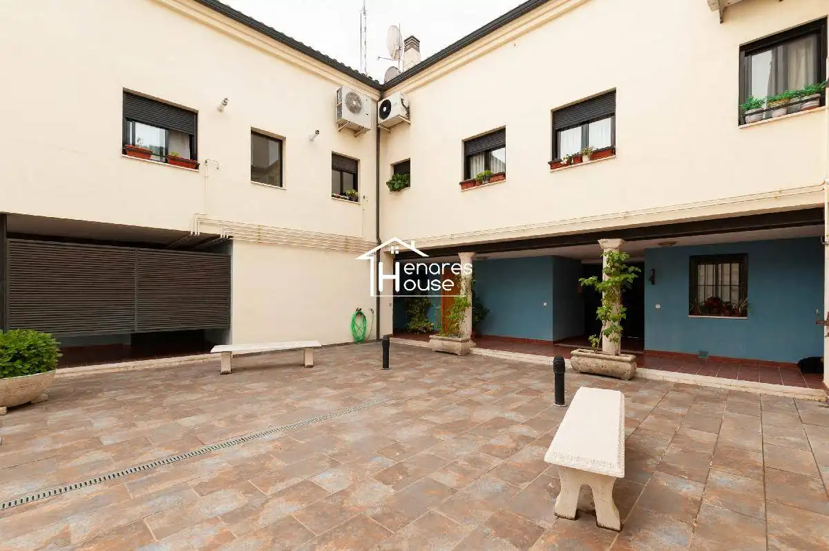 Vista exterior de Dúplex en venta en Alcalá de Henares con Aire acondicionado, Calefacción y Parquet