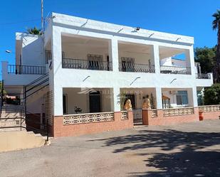 Vista exterior de Casa o xalet en venda en Elda amb Aire condicionat, Calefacció i Jardí privat