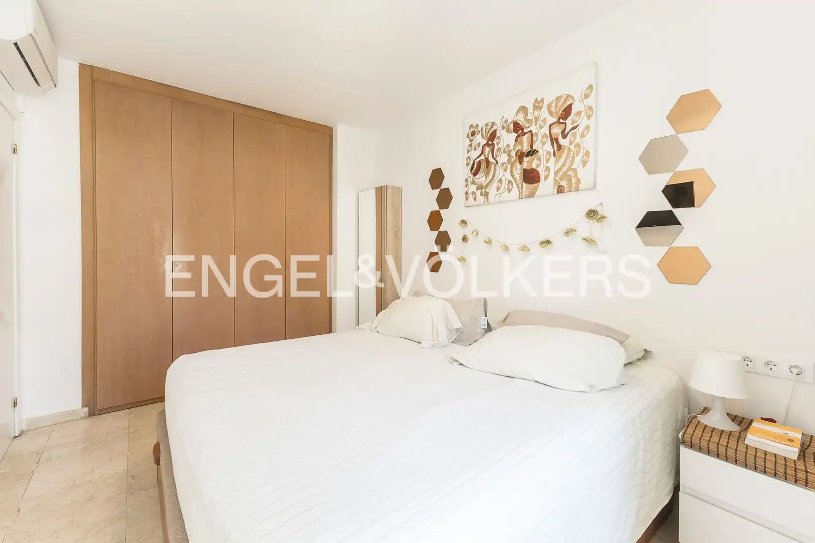 Schlafzimmer von Dachboden zum Verkauf in Barcelona mit Klimaanlage, Heizung und Balkon