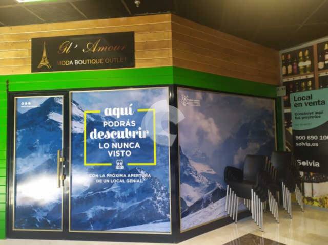 Local comercial en Venta en  Ramón y Cajal, 53  en Cuatro Caminos - Plaza de la Cubela