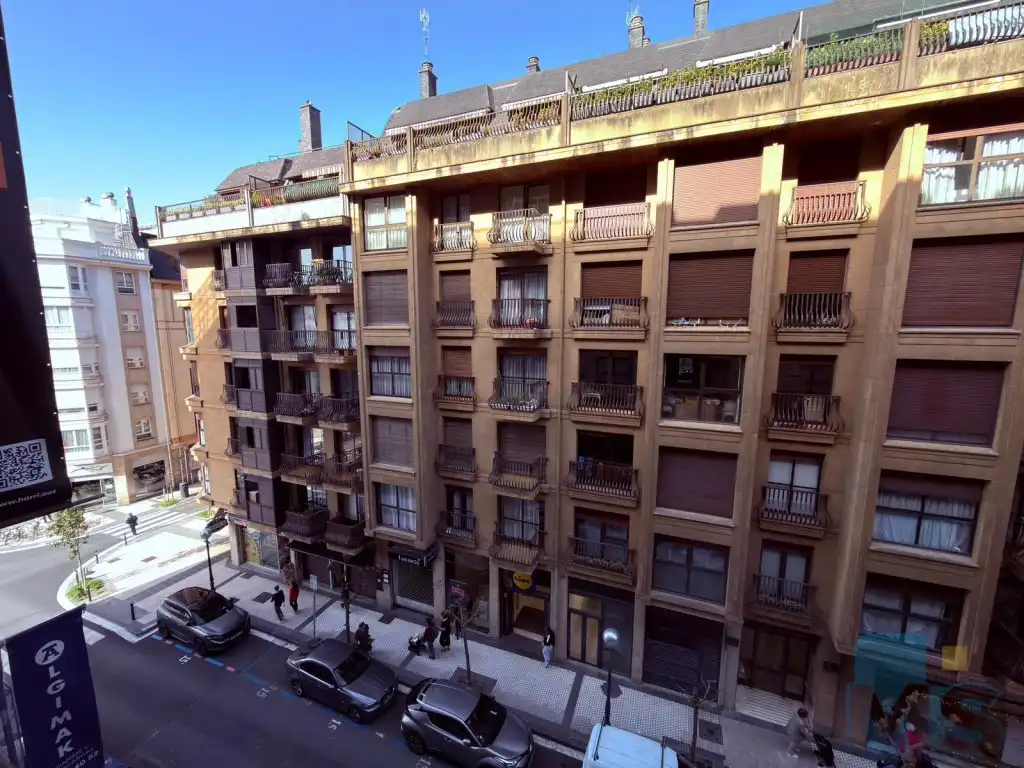 Vista exterior de Pis en venda en Donostia - San Sebastián  amb Calefacció, Forn i Balcó