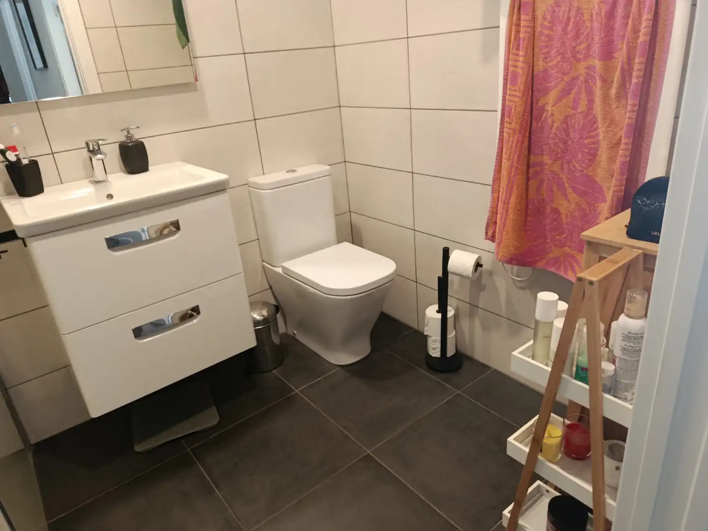 Bathroom of Attic for rent in Vilanova i la Geltrú  with Air Conditioner, Parquet flooring and Terrace