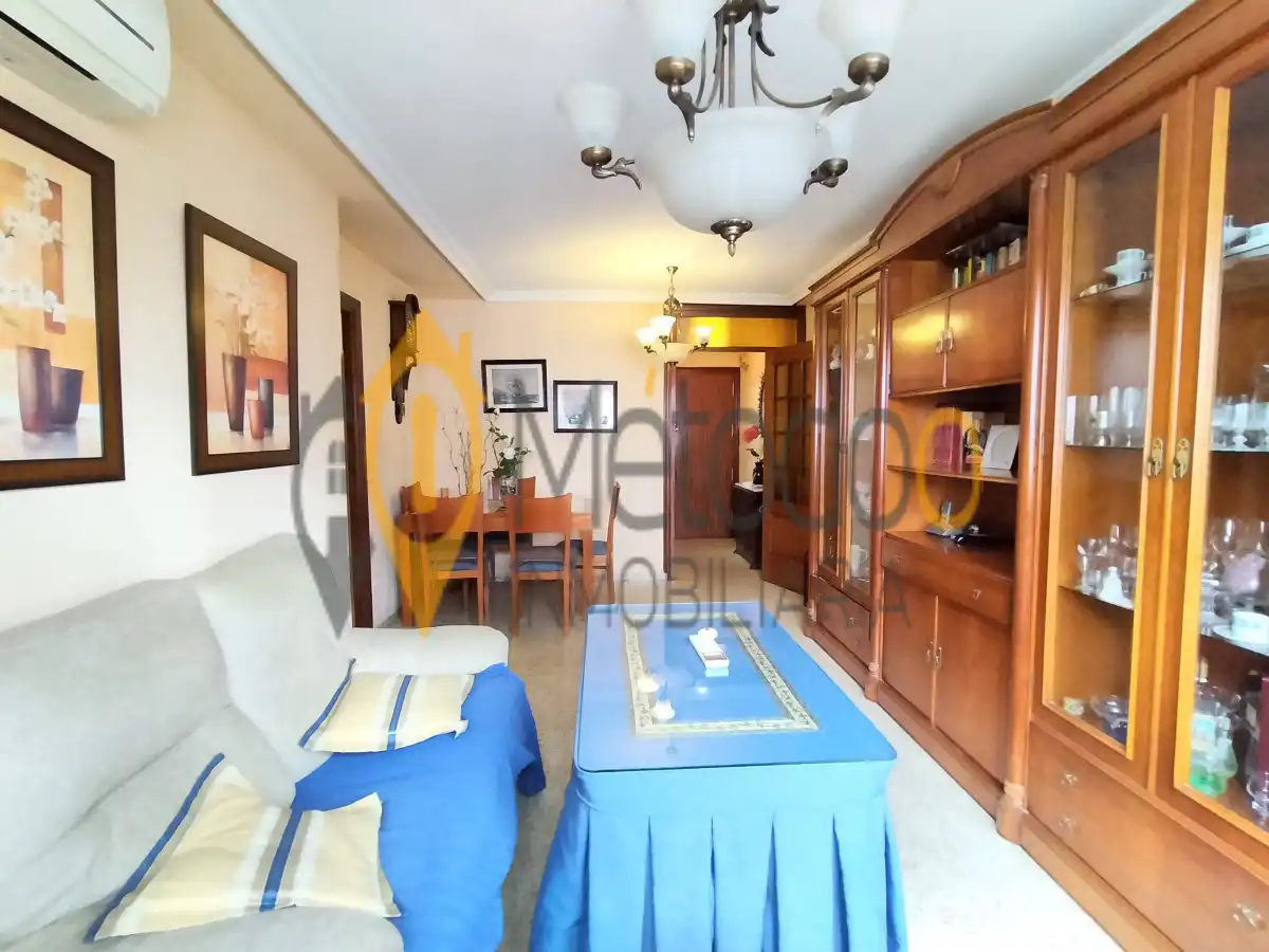 Living room of Flat for sale in Sevilla  with Air Conditioner, Heating and Furnished