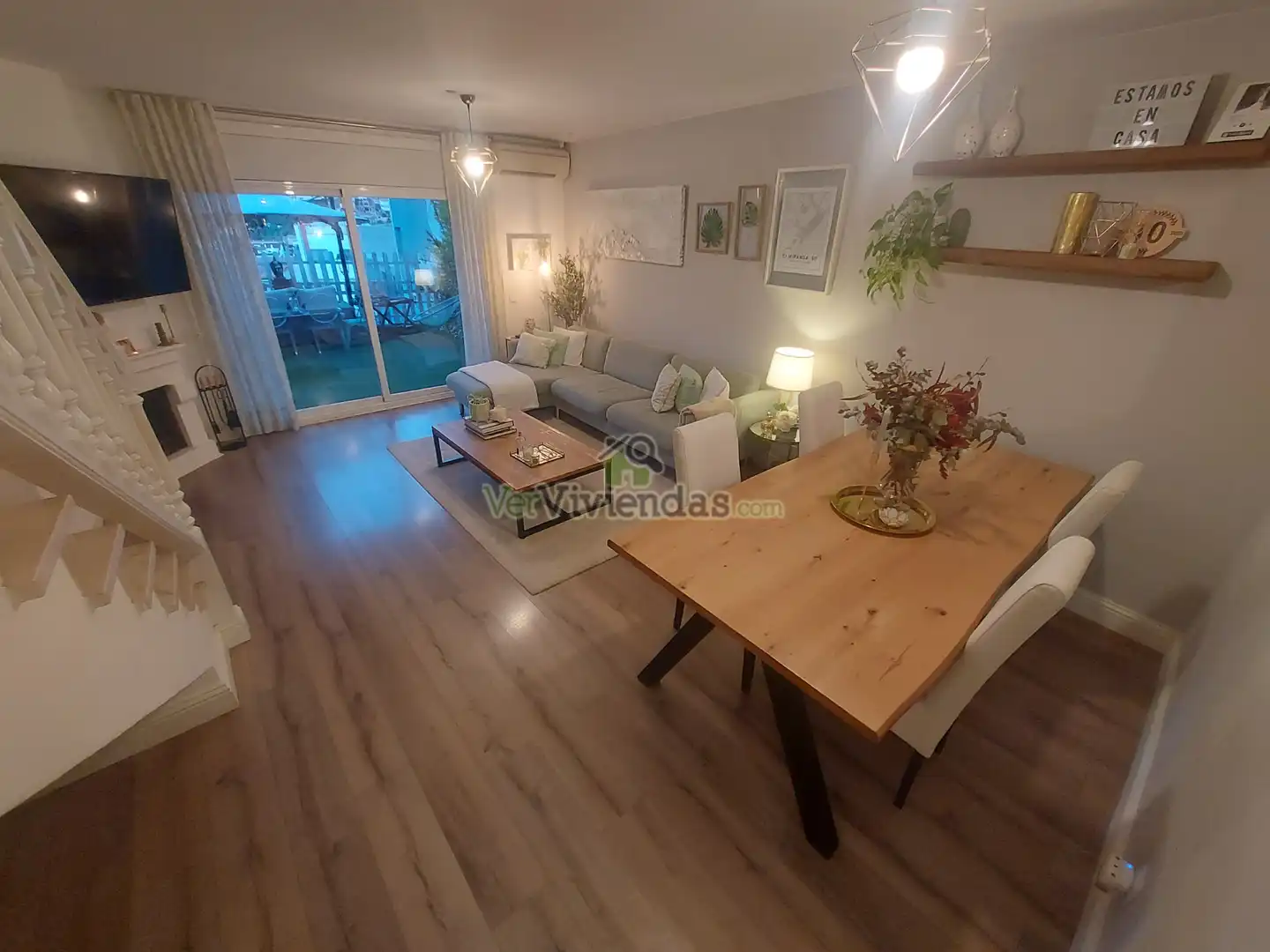 Sala de estar de Casa adosada en venta en Vallirana con Aire acondicionado, Calefacción y Jardín privado