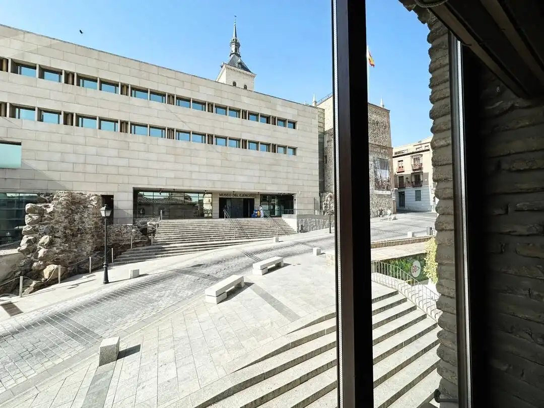 Außenansicht von Wohnung zur Miete in Toledo mit Klimaanlage, Heizung und Terrasse