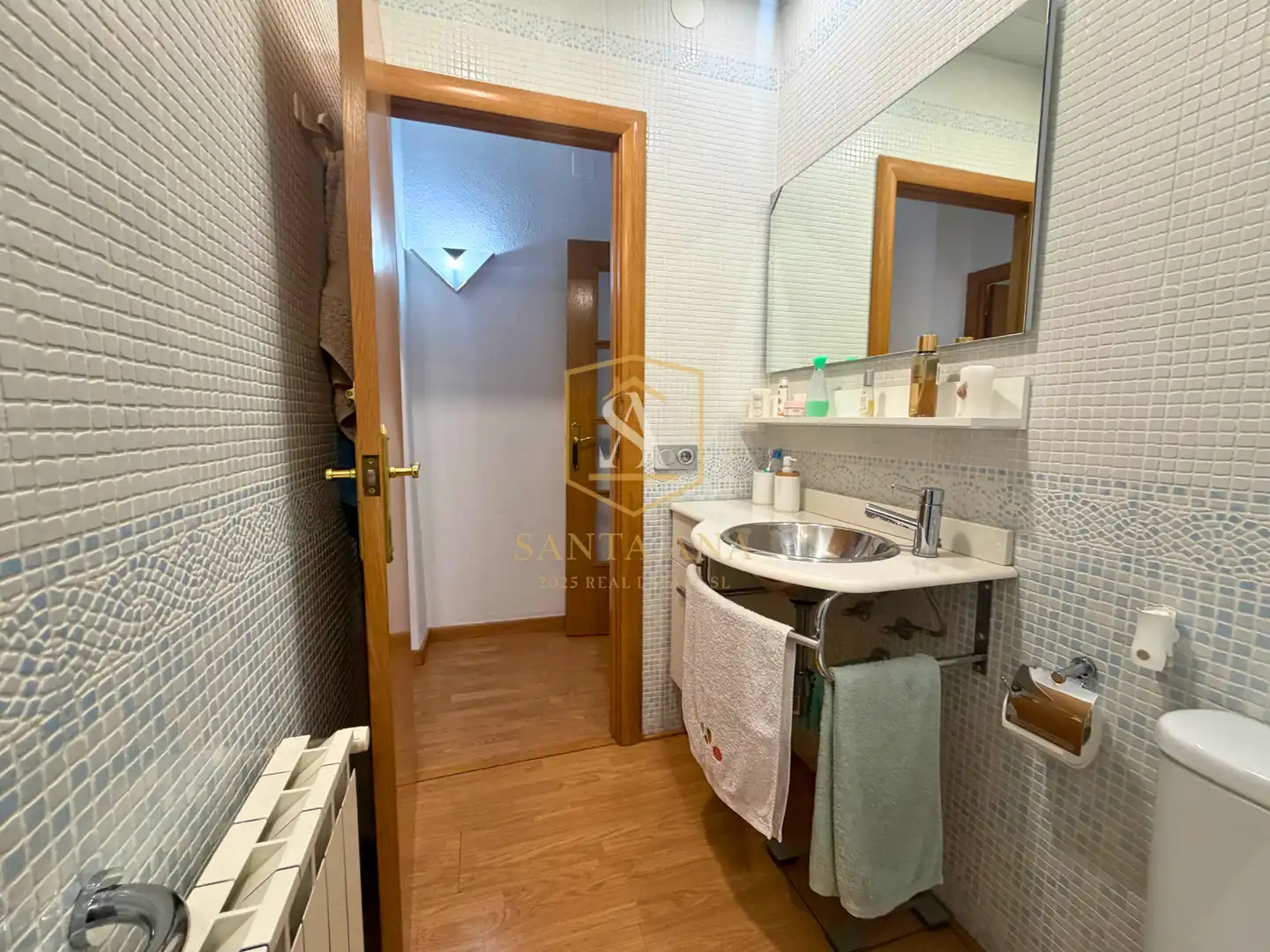 Badezimmer von Einfamilien-Reihenhaus zum Verkauf in Badalona mit Klimaanlage, Heizung und Parkett