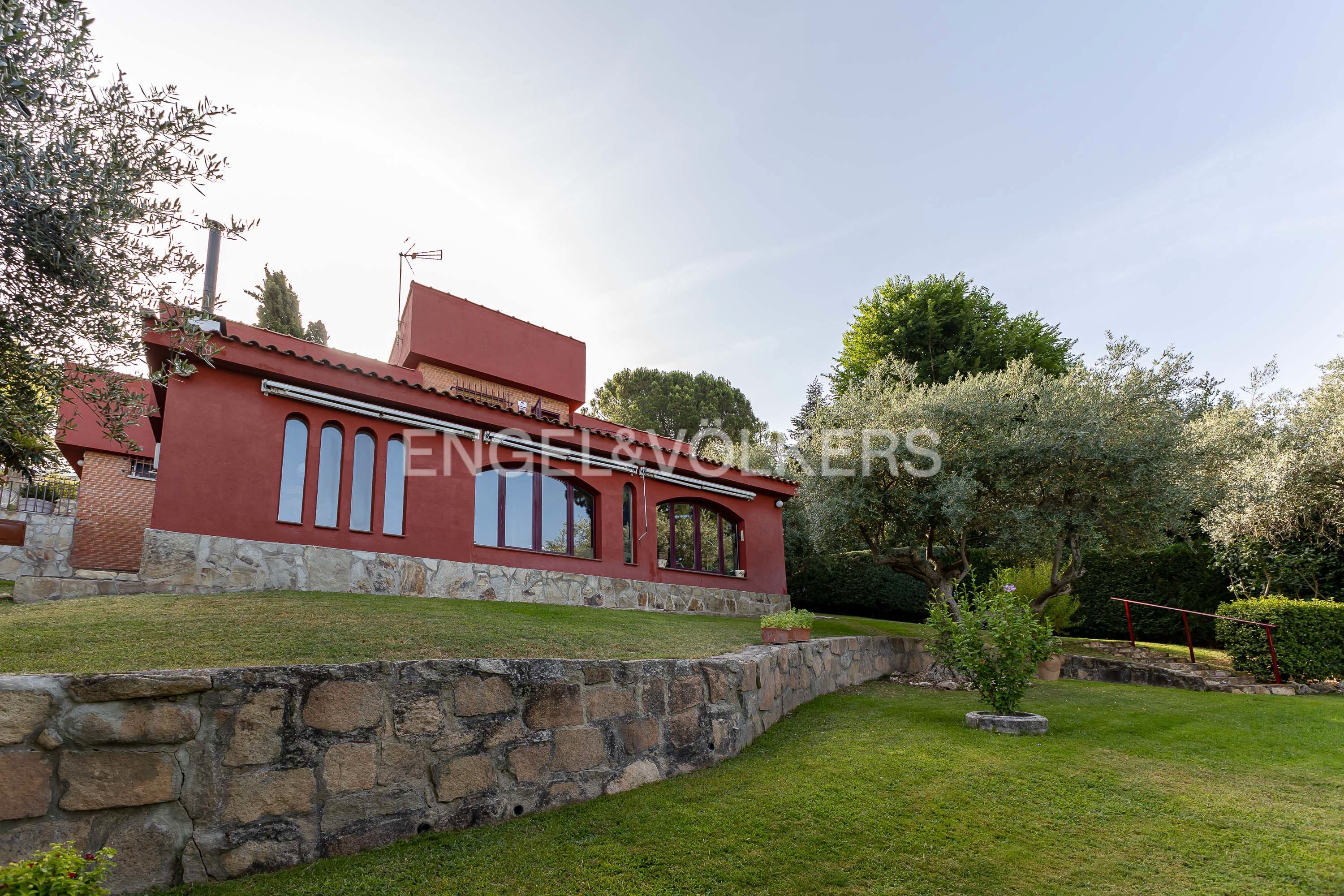 Vista exterior de Casa o chalet en venta en El Casar con Aire acondicionado, Calefacción y Jardín privado