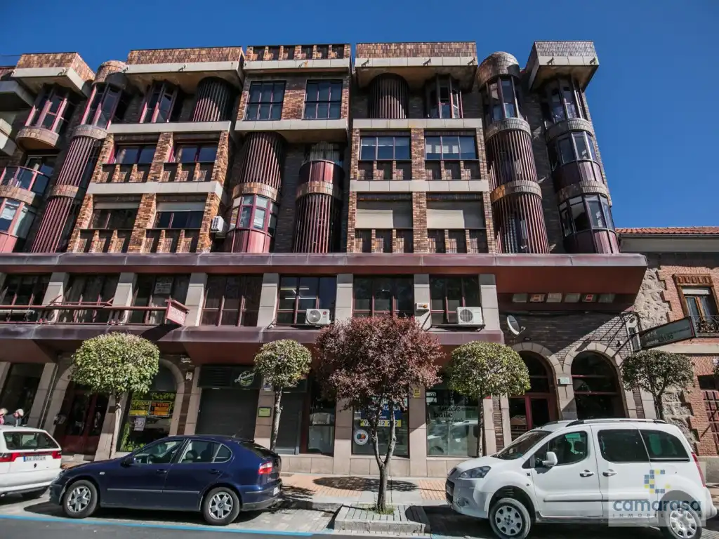 Vista exterior de Local en venta en Ávila Capital