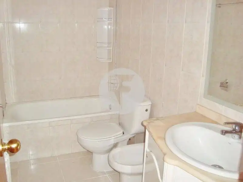 Badezimmer von Einfamilien-Reihenhaus zum Verkauf in Llinars del Vallès mit Heizung