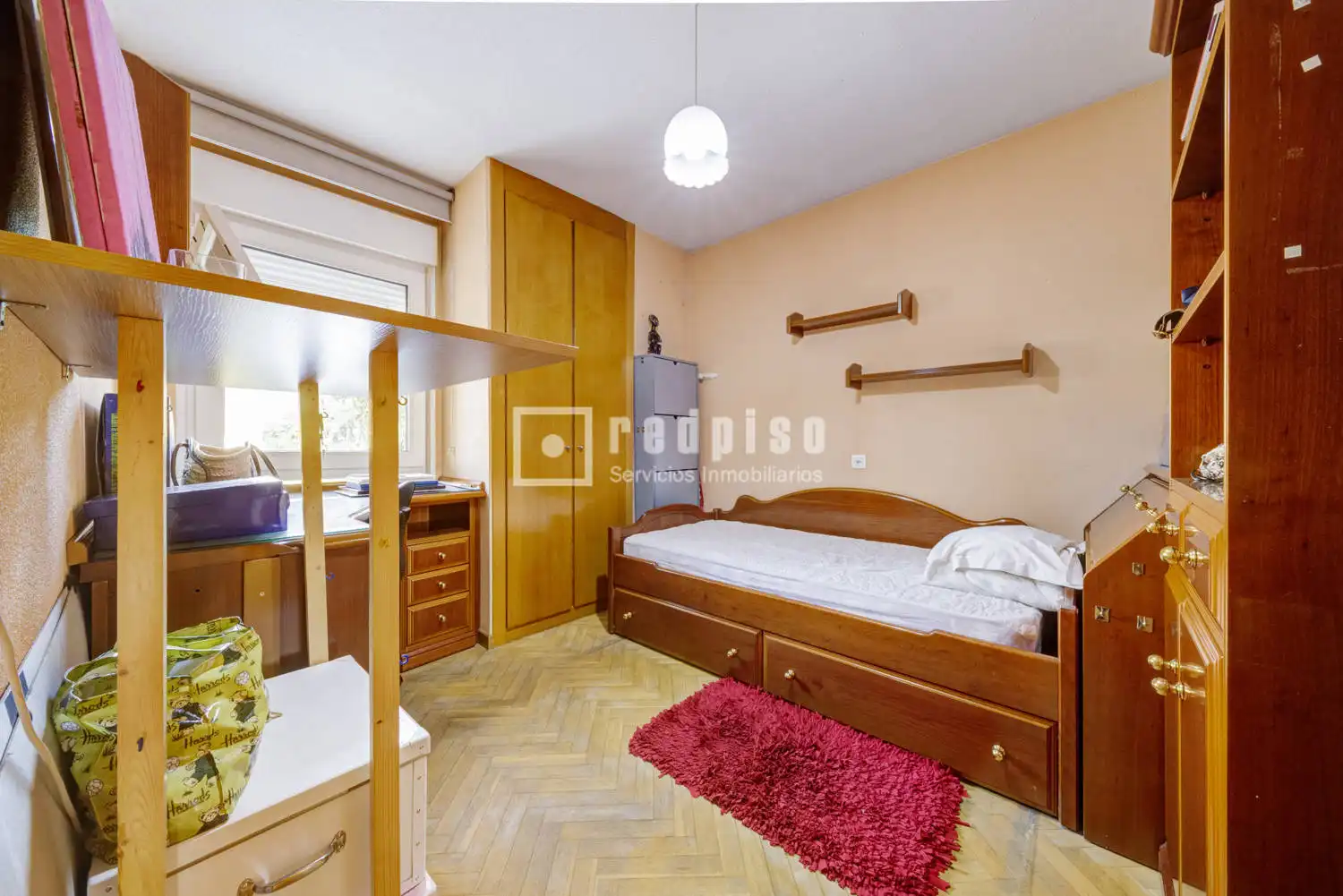 Bedroom of Flat for sale in Pozuelo de Alarcón  with Heating, Private garden and Parquet flooring